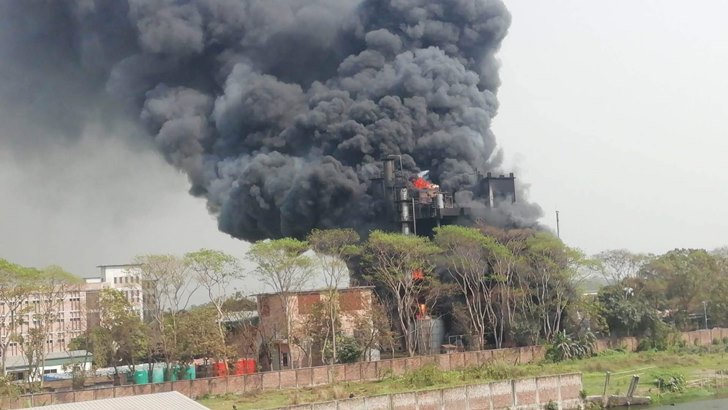 নারায়ণগঞ্জে সুতার কারখানায় আগুন, নিয়ন্ত্রণে ৫ ইউনিট